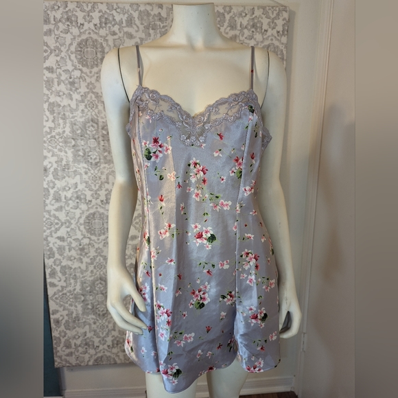 Victoria's Secret Mini Floral Satin and Lace Chemise in pale lavender Medium - Picture 4 of 9